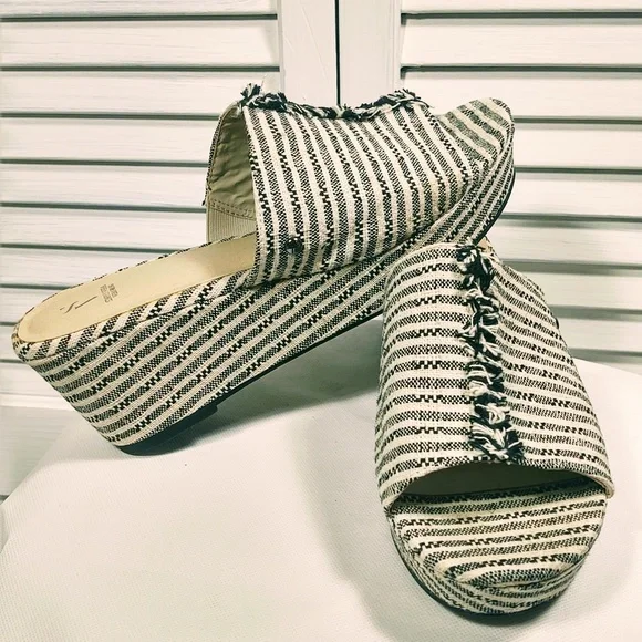 Vera wang wedge sandals new arrivals